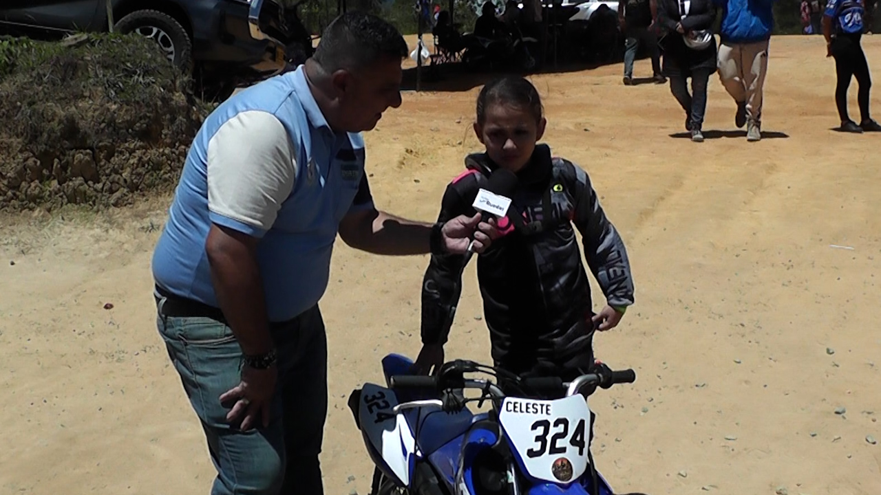 Entrevista CELESTE LOAIZA 324Entrevista CELESTE LOAIZA 324, en la 3ra Valida Departamental de Motocross